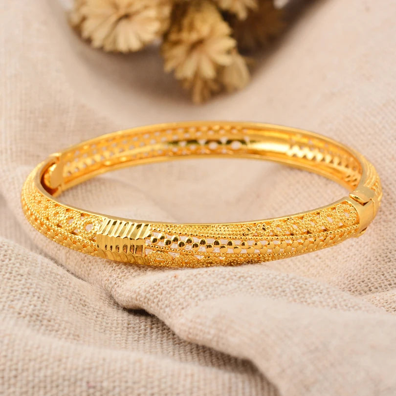 Round Flower Gold Bracelet for Women & Men