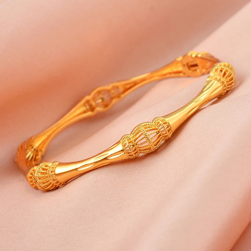 Round Flower Gold Bracelet for Women & Men
