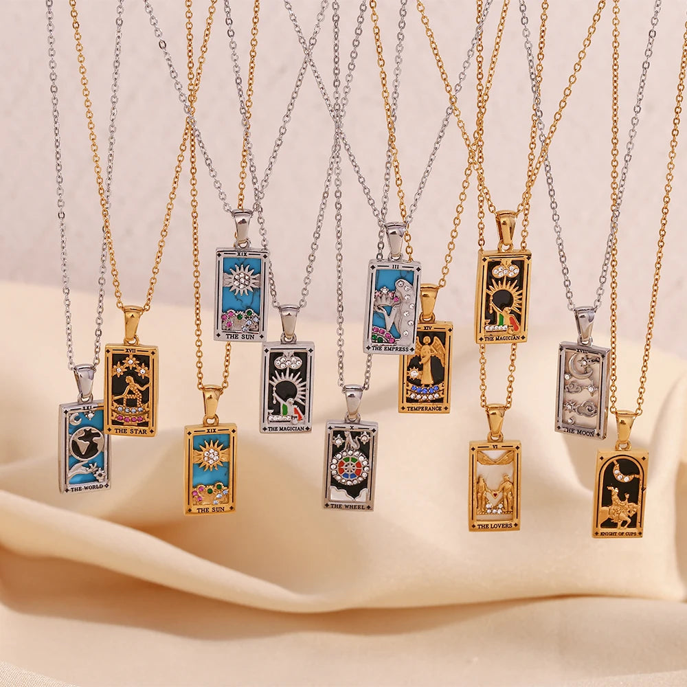 Tarot Queen & Moon 18K Gold Necklace