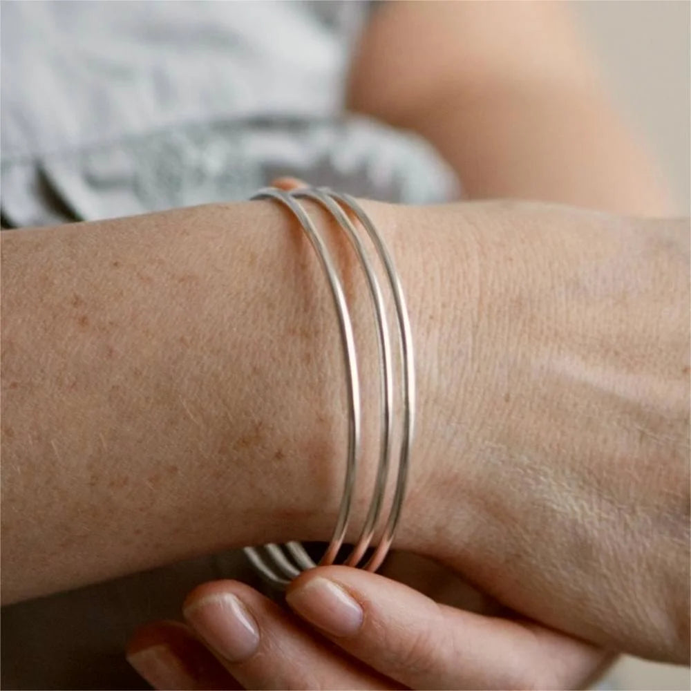 Minimalist Gold Stainless Steel Bracelet for Women – Elegant Round Design