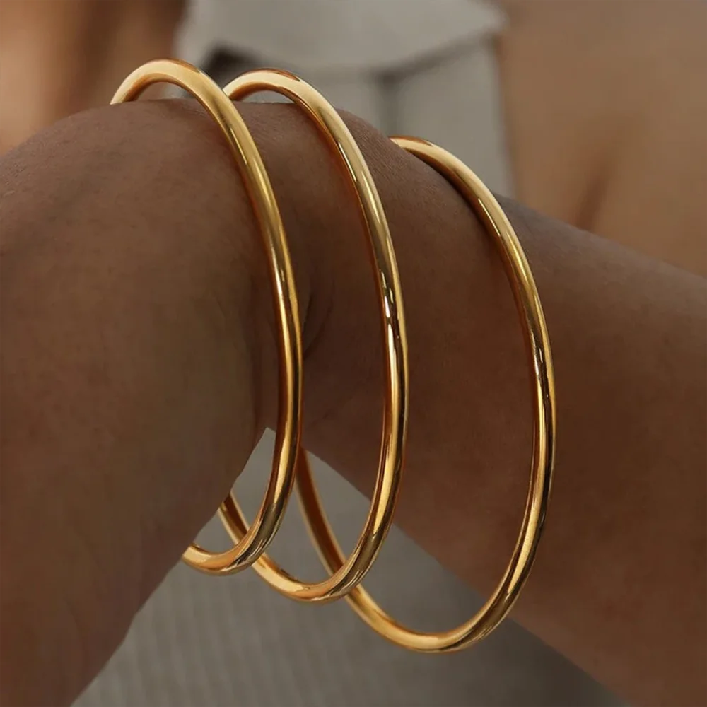 Minimalist Gold Stainless Steel Bracelet for Women – Elegant Round Design
