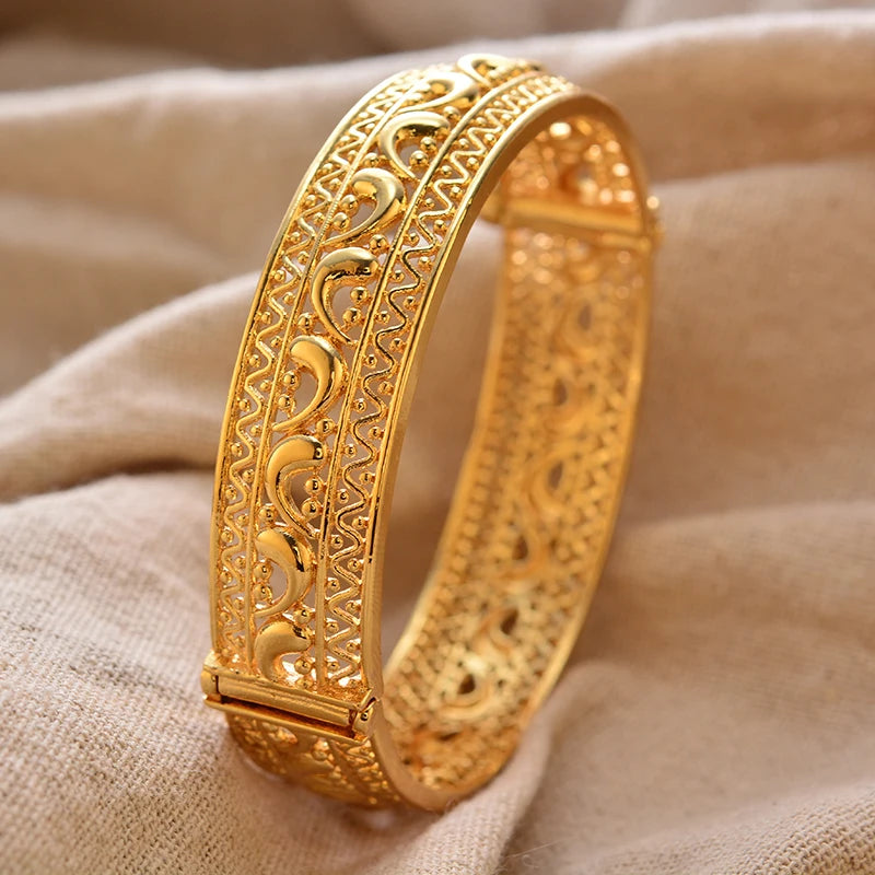 Round Flower Gold Bracelet for Women & Men