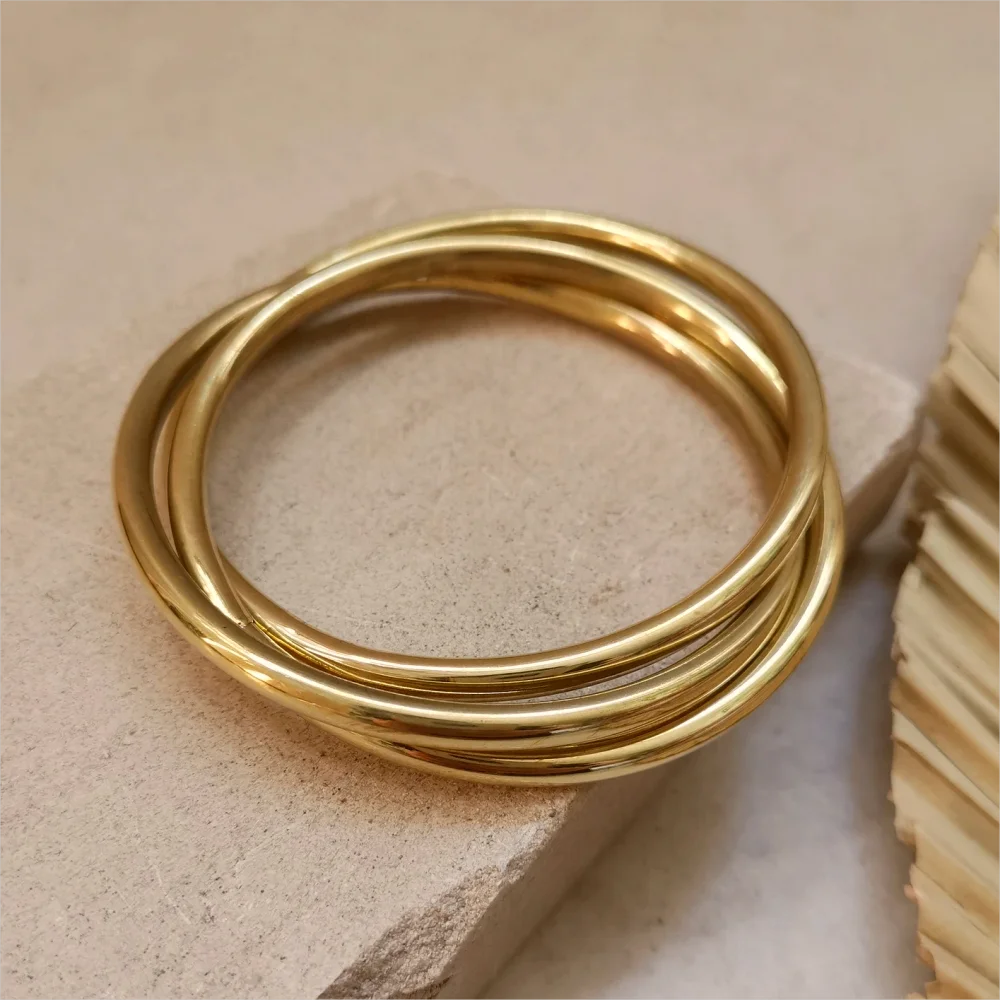 Minimalist Gold Stainless Steel Bracelet for Women – Elegant Round Design