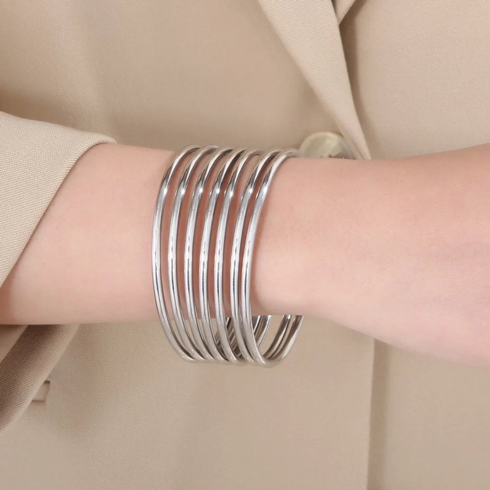 Minimalist Gold Stainless Steel Bracelet for Women – Elegant Round Design