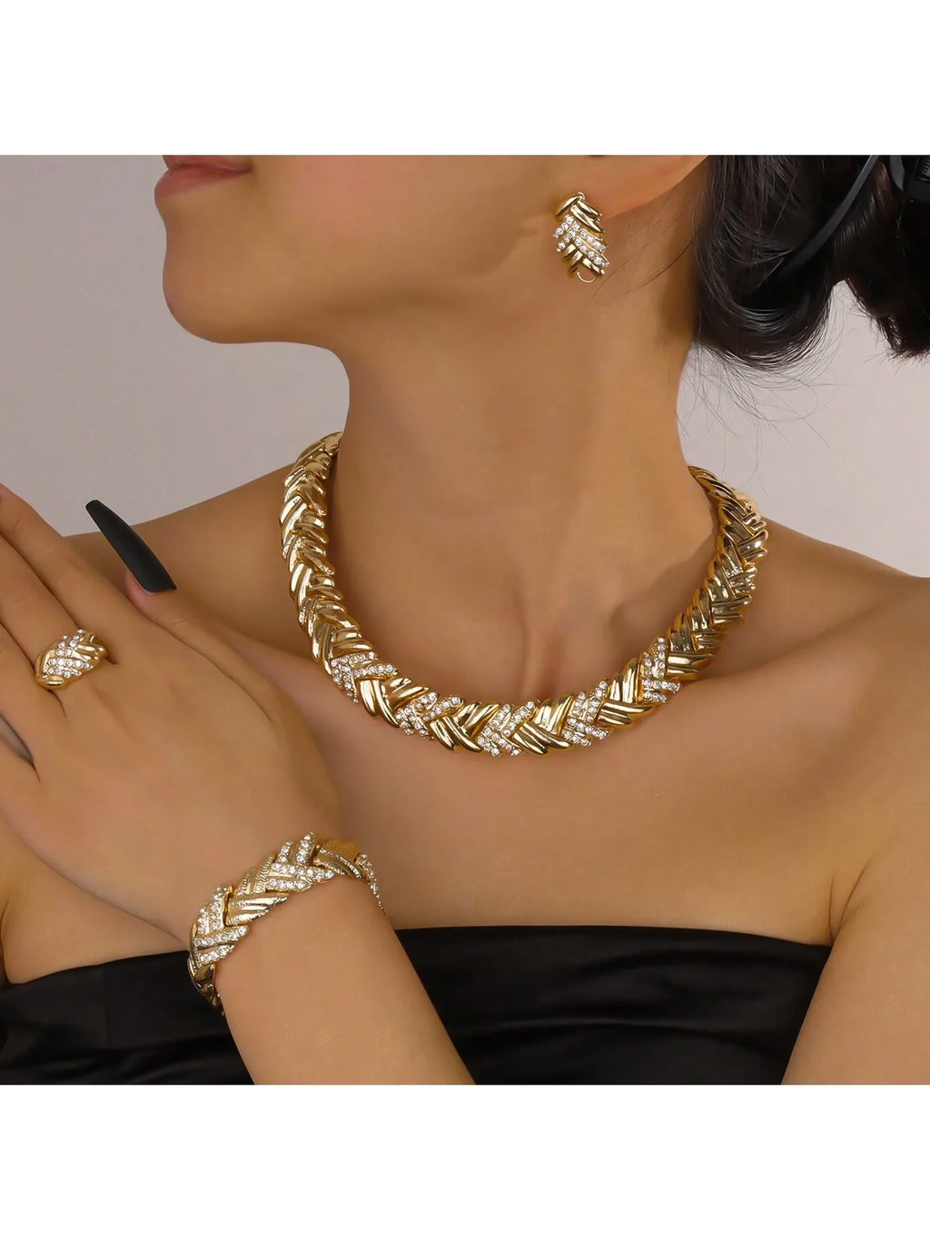 18K Gold-Plated Jewelry Set with Necklace, Bracelet, Earrings and Ring