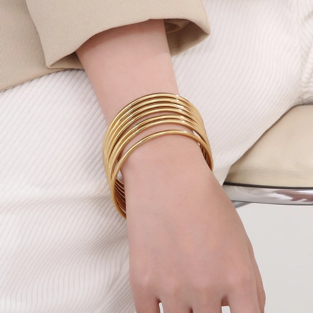 Minimalist Gold Stainless Steel Bracelet for Women – Elegant Round Design