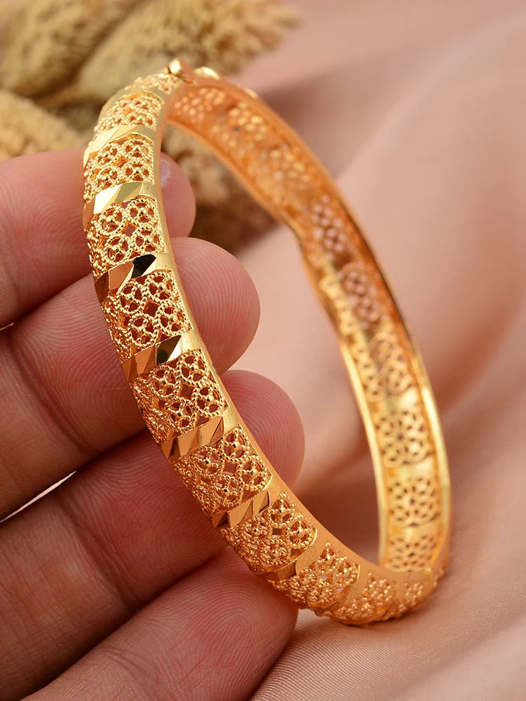 Round Flower Gold Bracelet for Women & Men