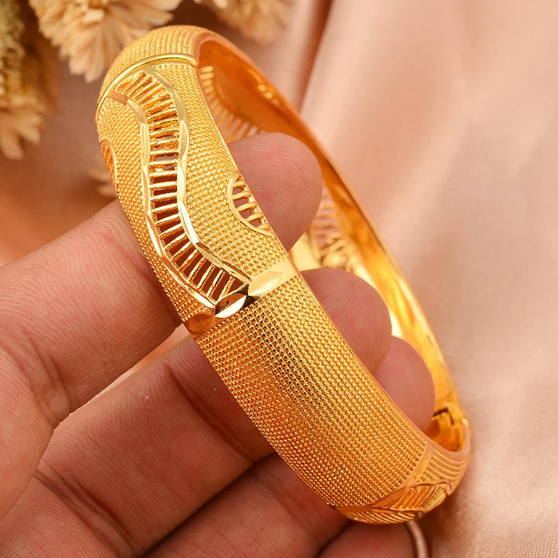 Round Flower Gold Bracelet for Women & Men