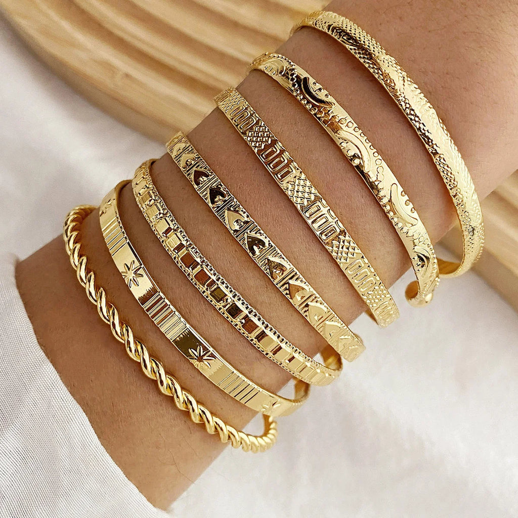 7-Piece Gold Bracelet Set for Women – Gothic Heart Design