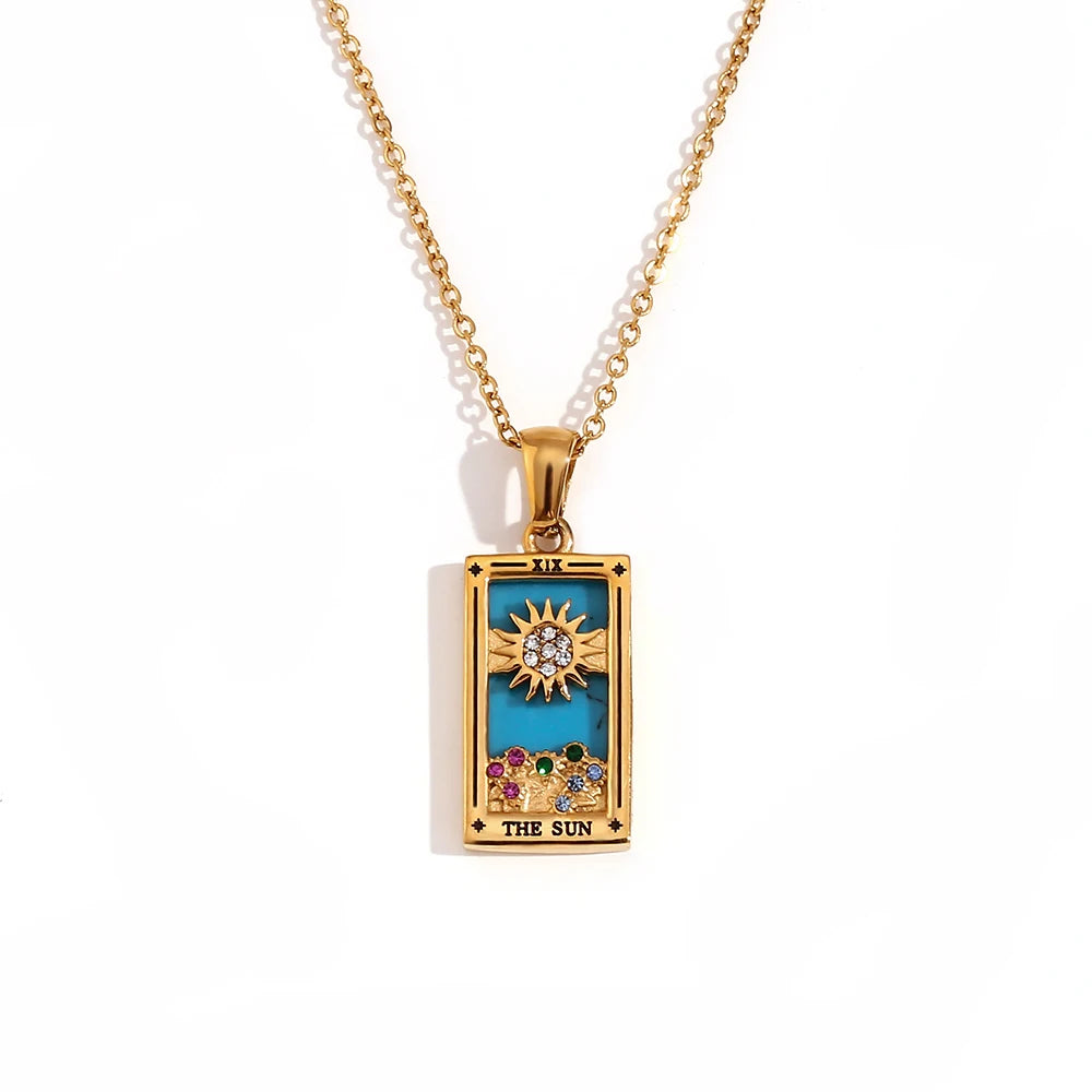 Tarot Queen & Moon 18K Gold Necklace