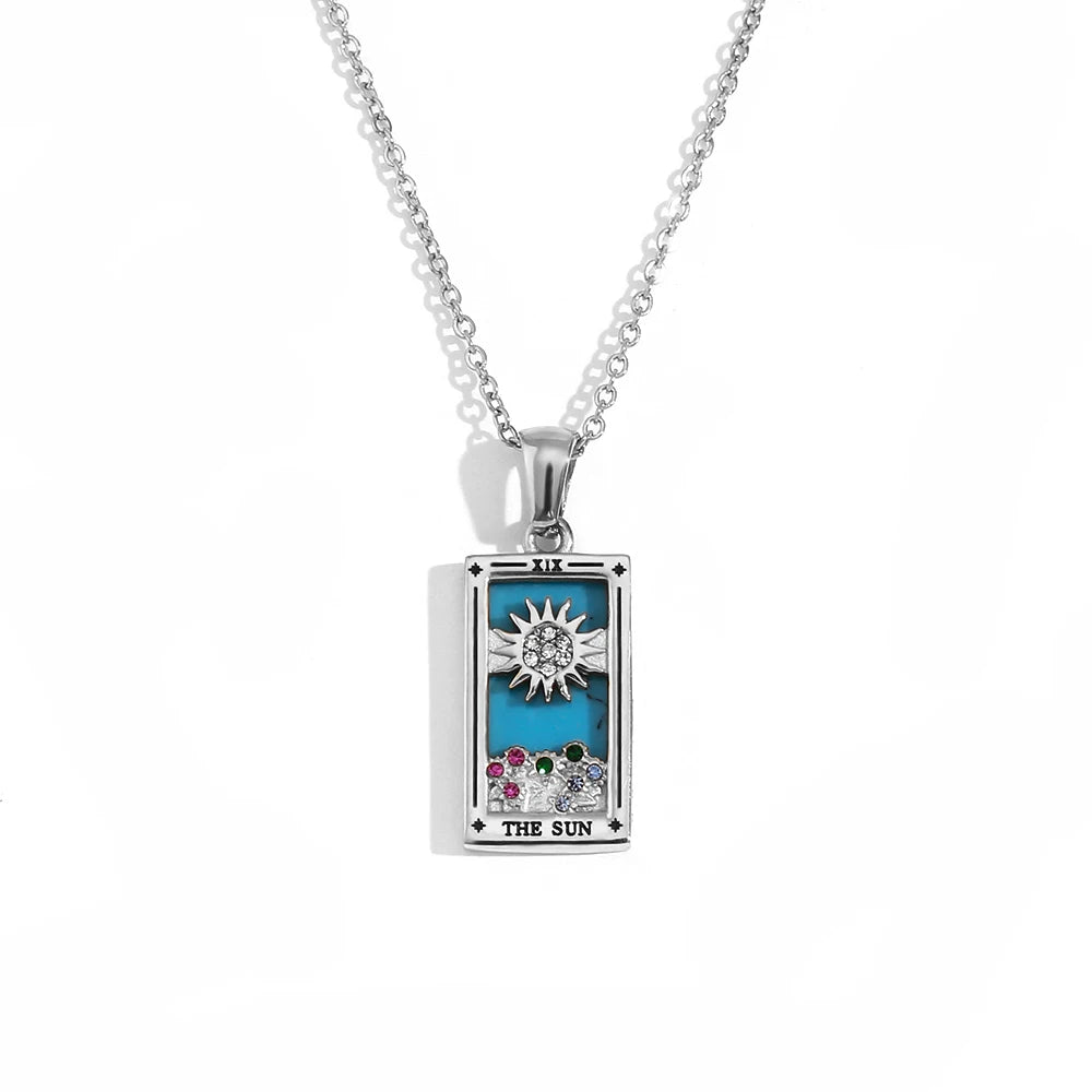 Tarot Queen & Moon 18K Gold Necklace